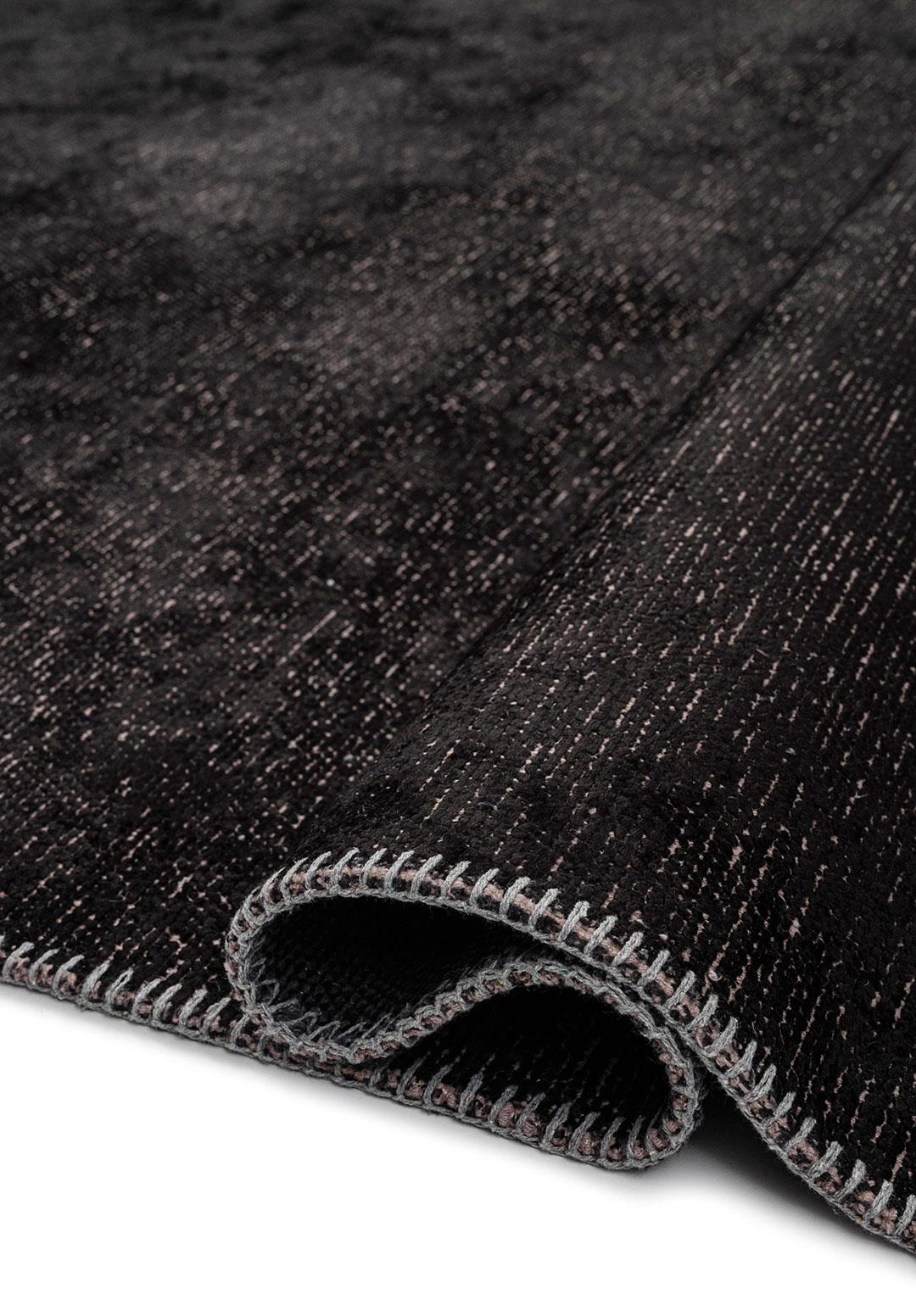 PLAIN BLACK (M) RUG