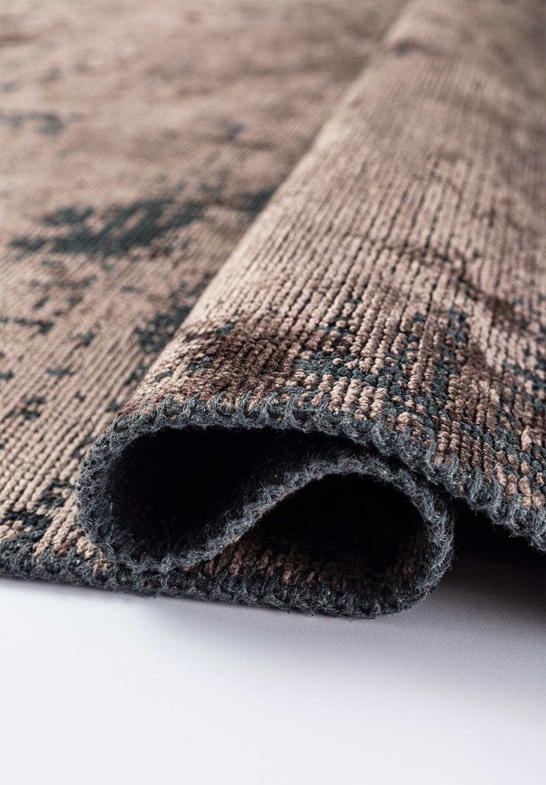 SPACE DARK MINK - MATTE BLACK RUG