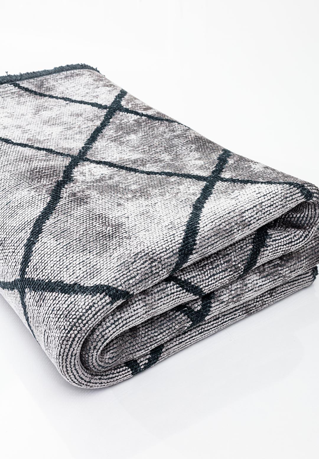 MOROCCAN MATTE BLACK - LIGHT GREY RUG