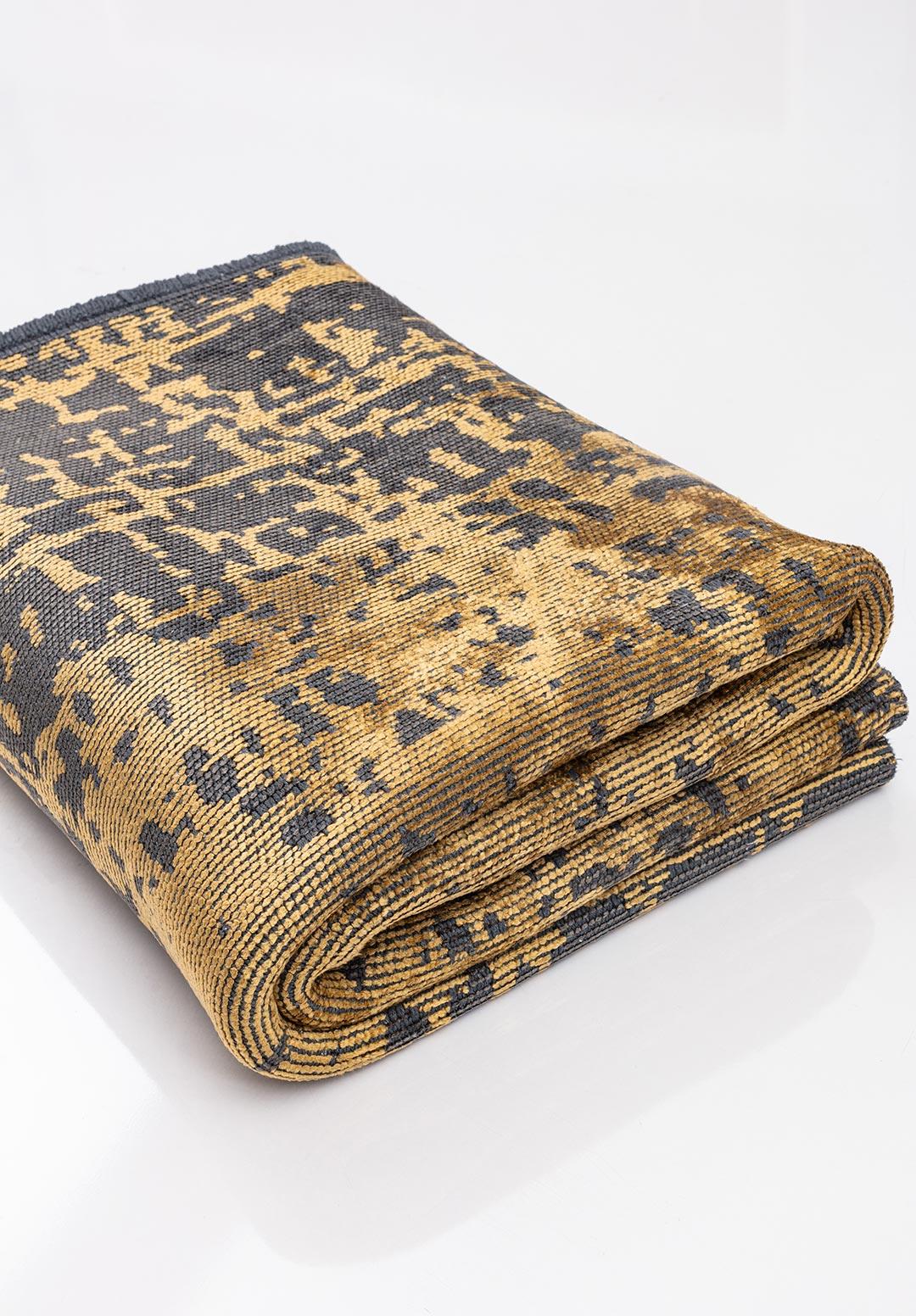 SPARK ANTHRACITE - GOLD RUG