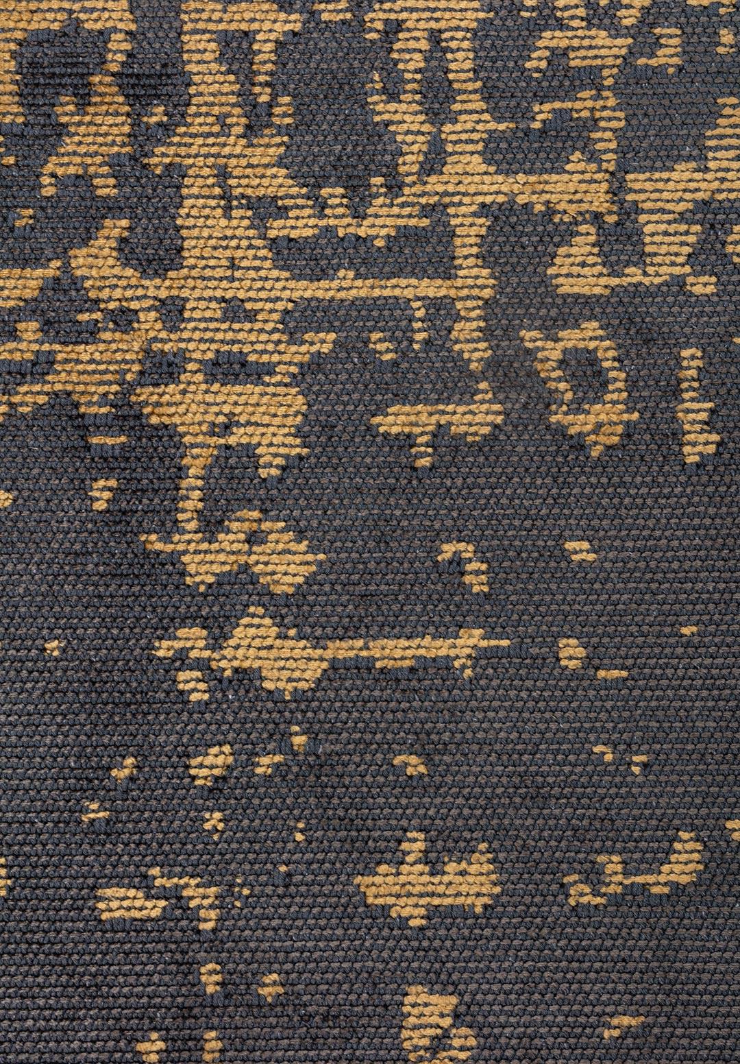 SPARK ANTHRACITE - GOLD RUG