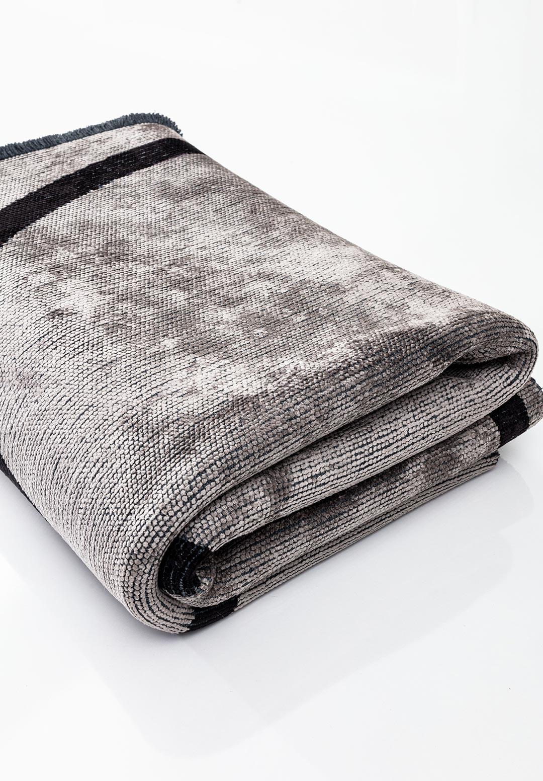 SIGNATURE BLACK - LIGHT GREY RUG