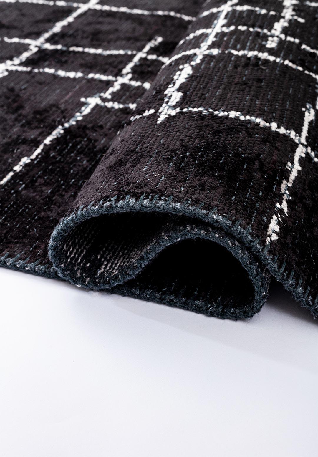 DENT BLACK - LIGHT CREAM RUG