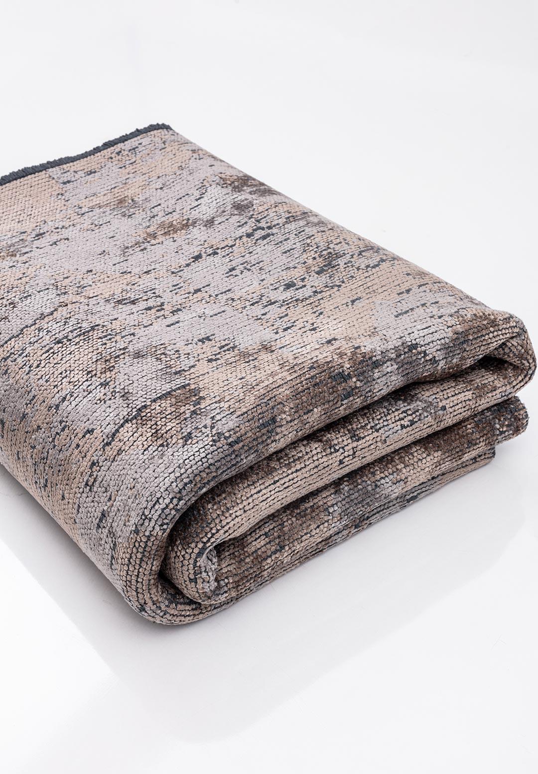 TRIANGLE NOUGAT - GREY RUG