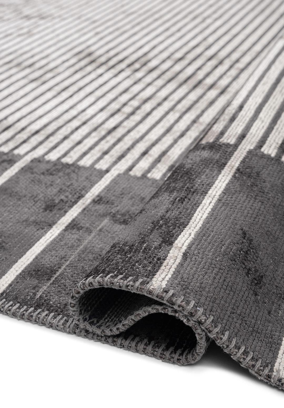 CONTRAST LIGHT CREAM - CHARCOAL RUG