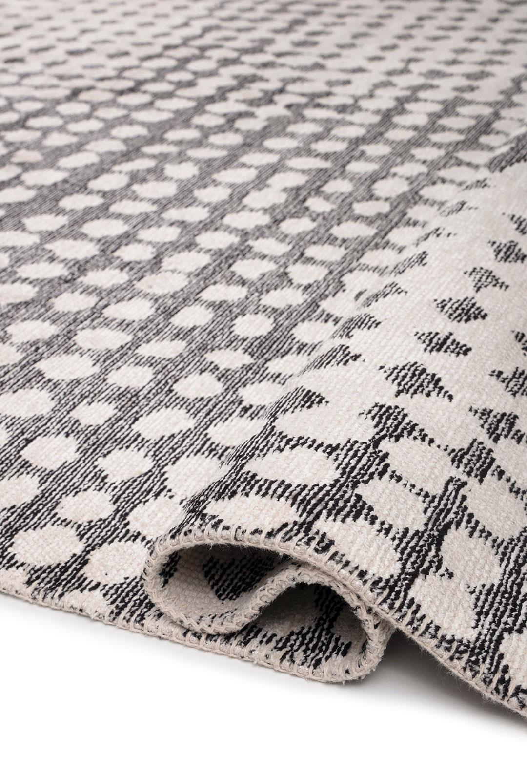 DOTS BLACK - ECRU RUG