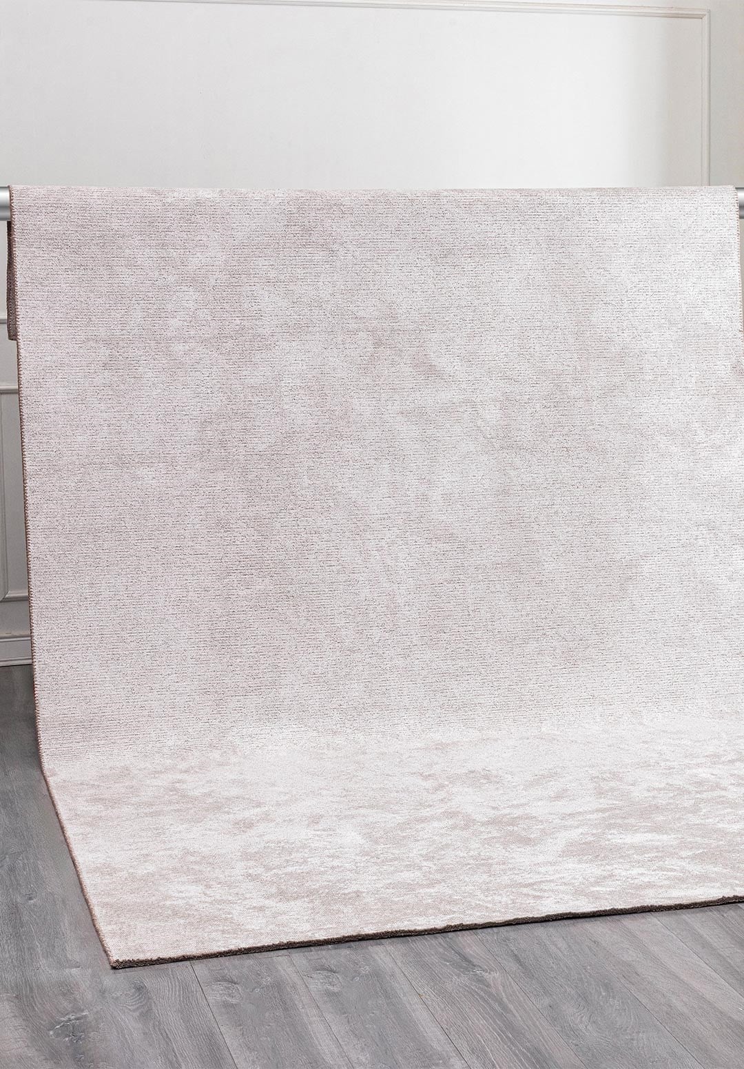 PLAIN WHITE (M) RUG