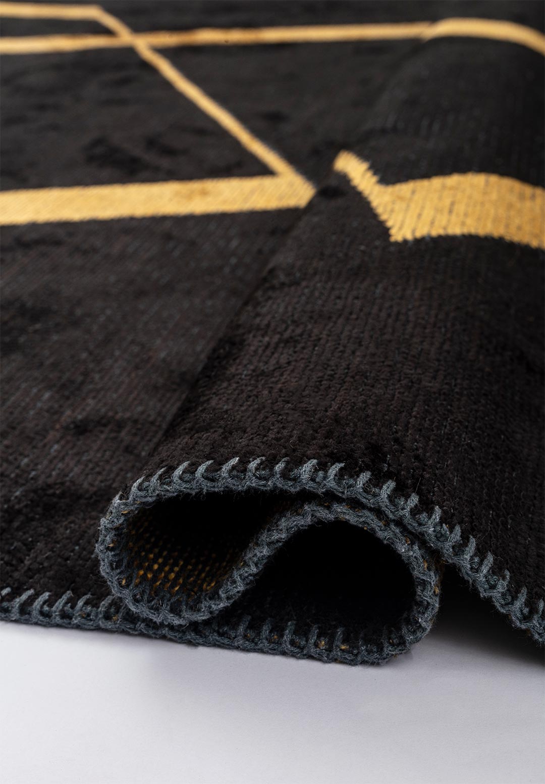 PIPE Чёрный - Золотой Ковер