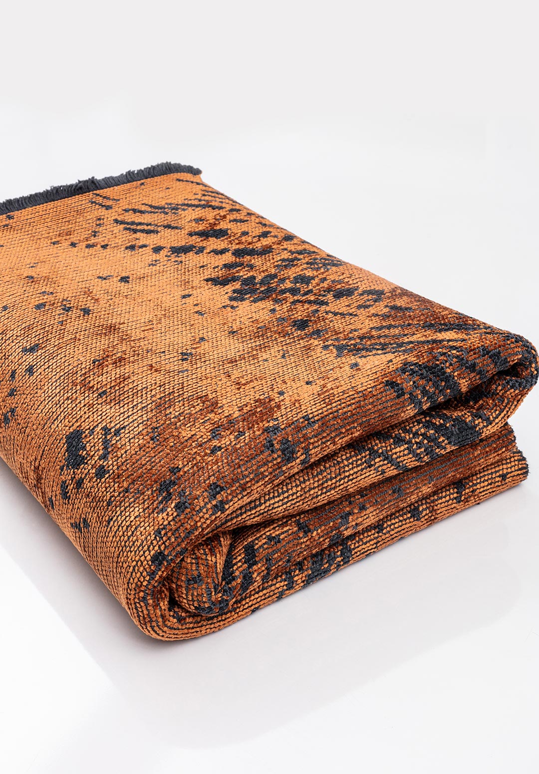 RUSTIC TERRA - MATTE BLACK RUG