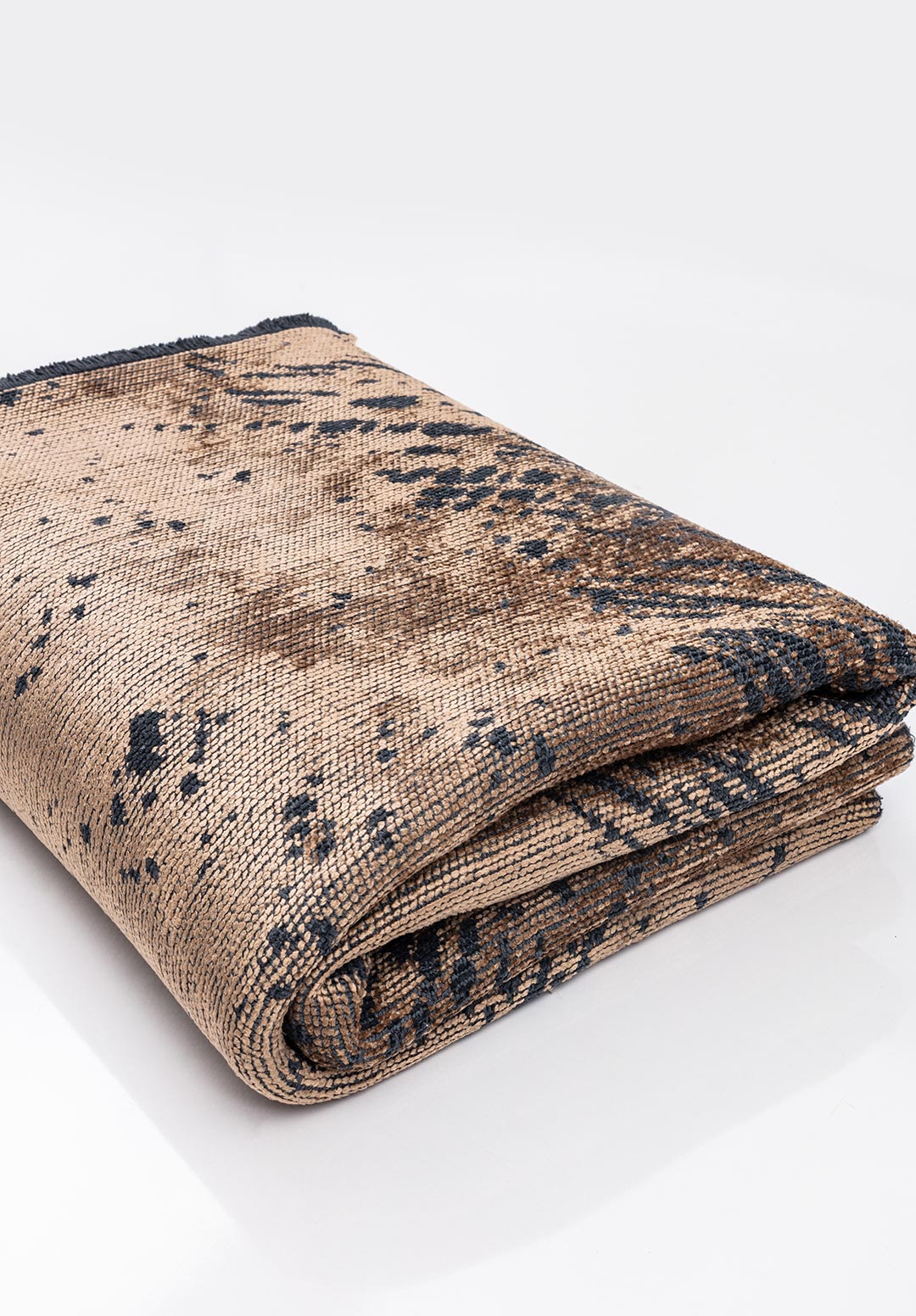 RUSTIC DARK BEIGE - MATTE BLACK RUG