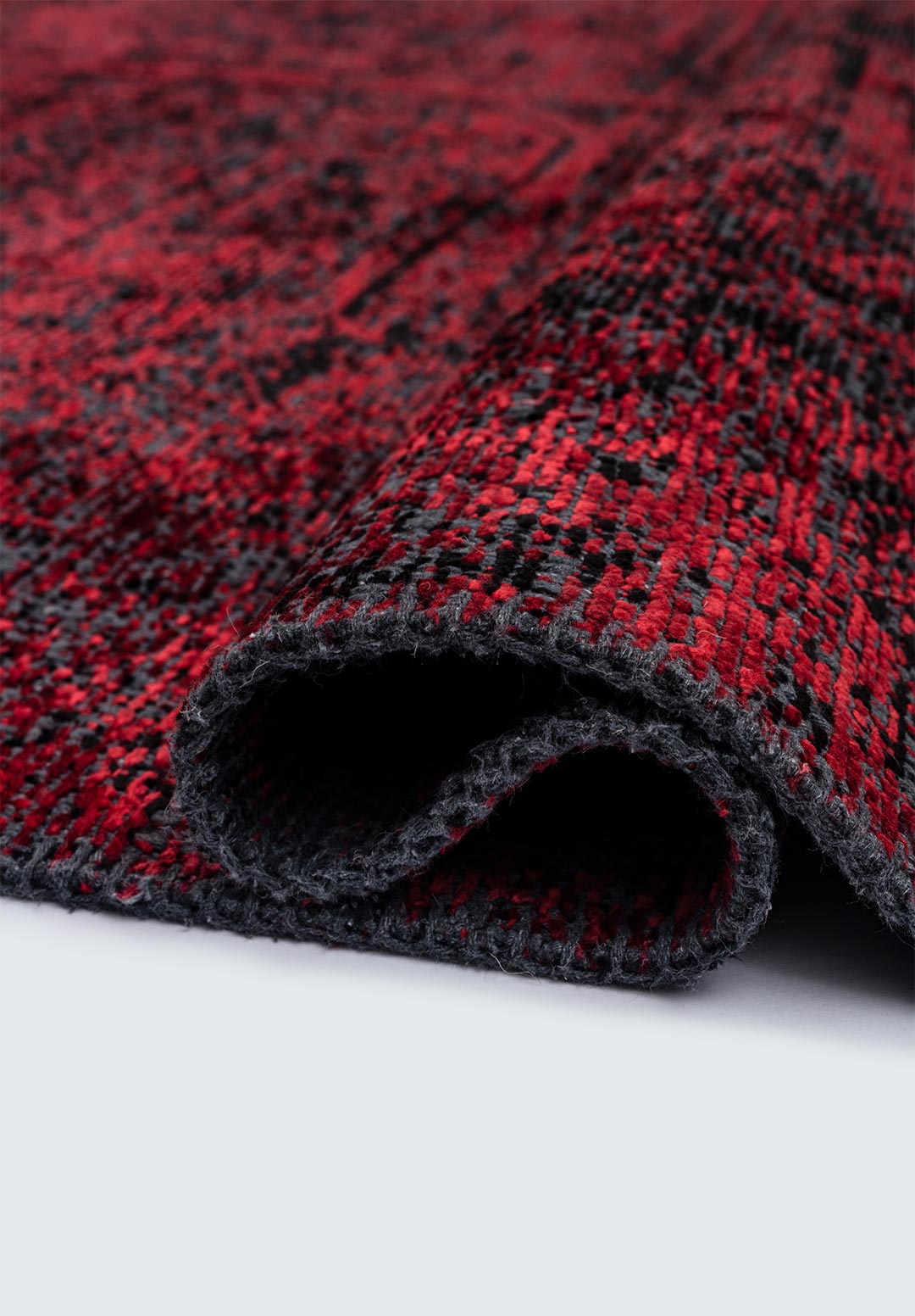 TILE BLACK - RED RUG