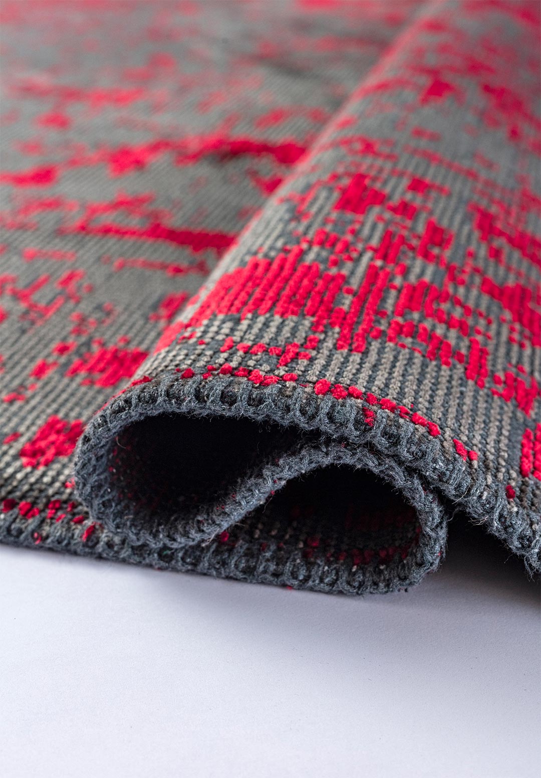 IVY ANTHRACITE - RED RUG