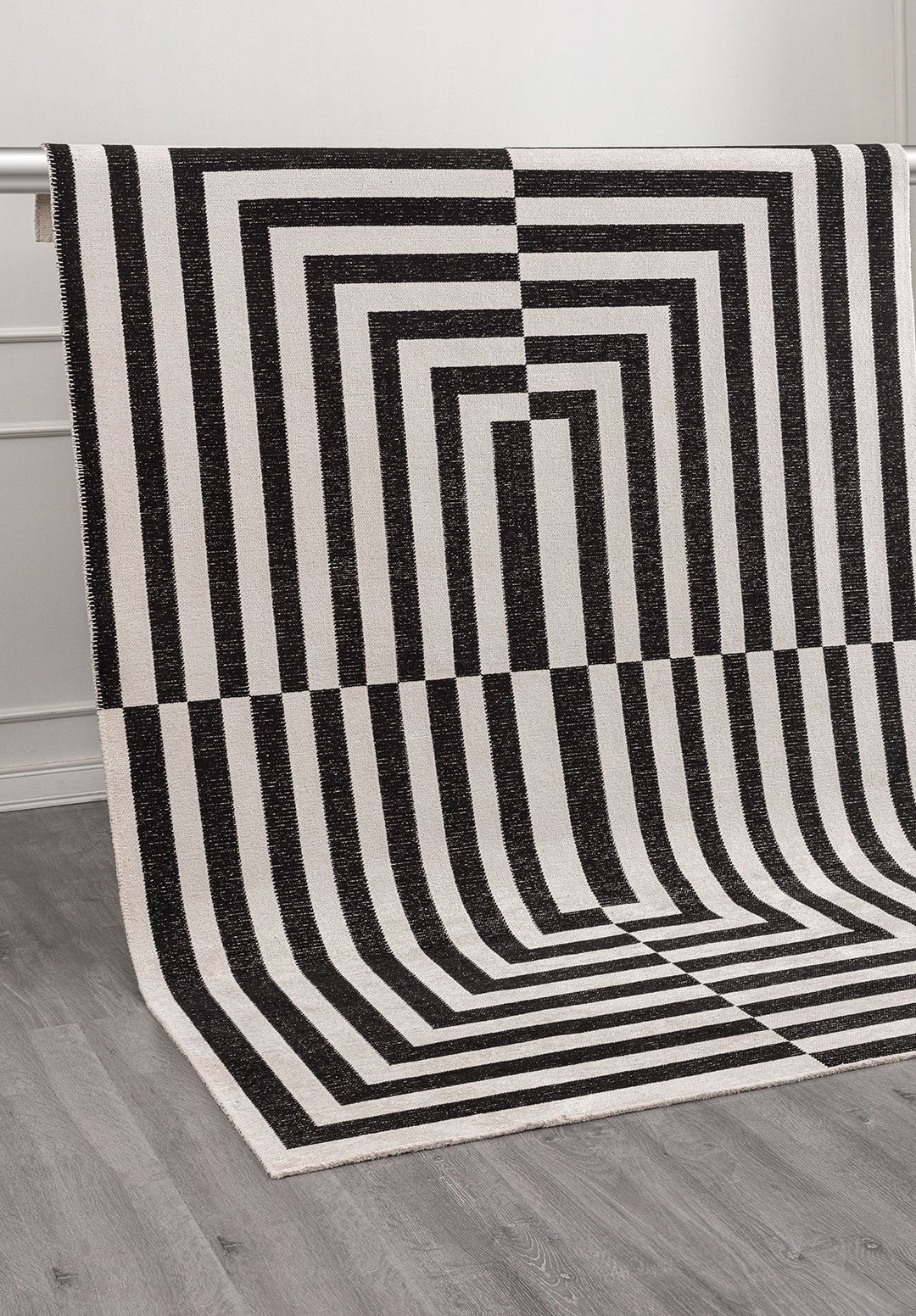 ENIGMA Чёрный - Экрю Ковер