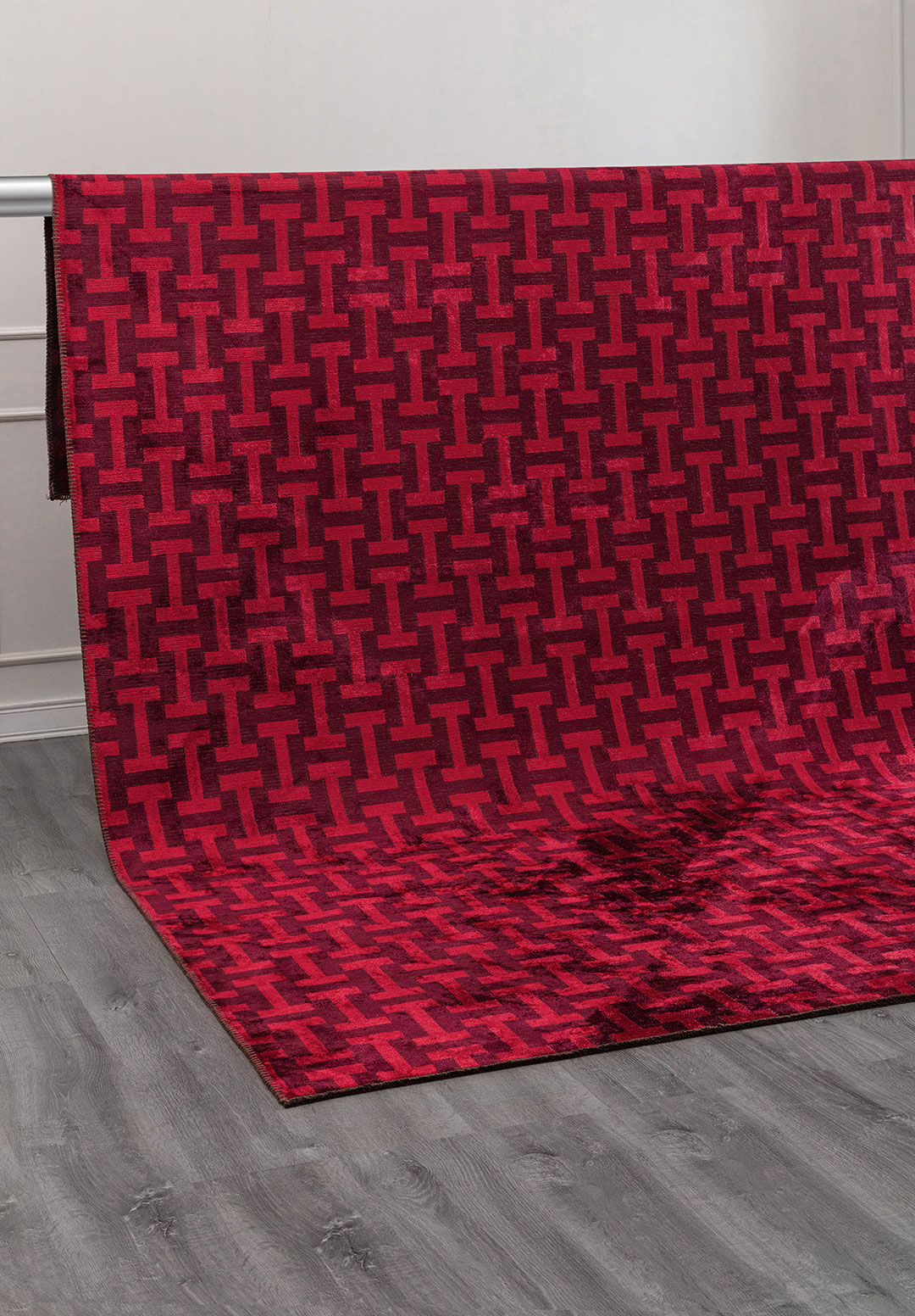 TIFFANY CHERRY - Красный Ковер