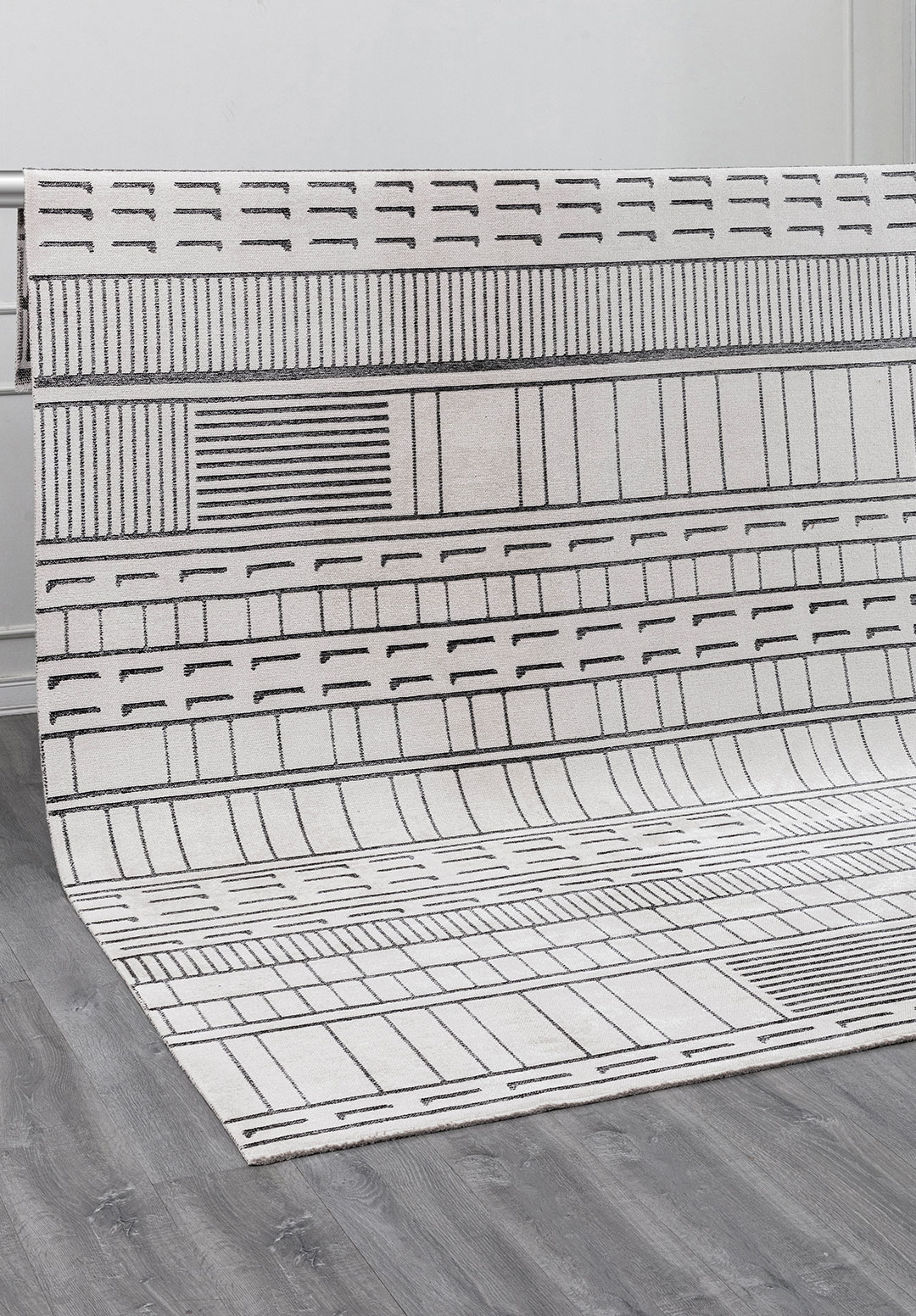 INFINITY BLACK - ECRU RUG